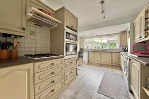 Kitchen/Breakfast Room- click for photo gallery